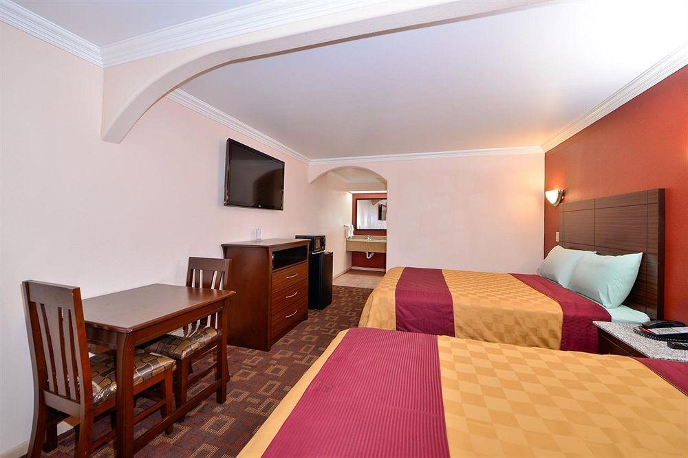 Americas Best Value Inn Houston Heights At I-45 Exteriér fotografie