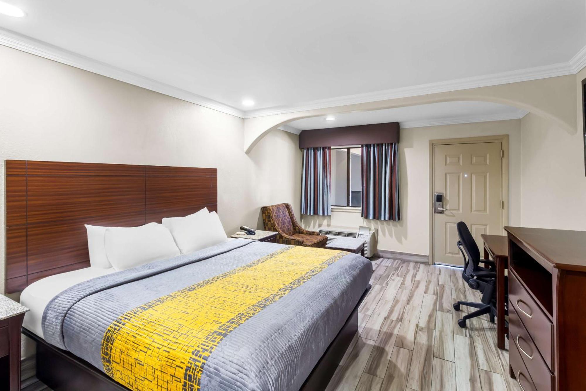 Americas Best Value Inn Houston Heights At I-45 Exteriér fotografie