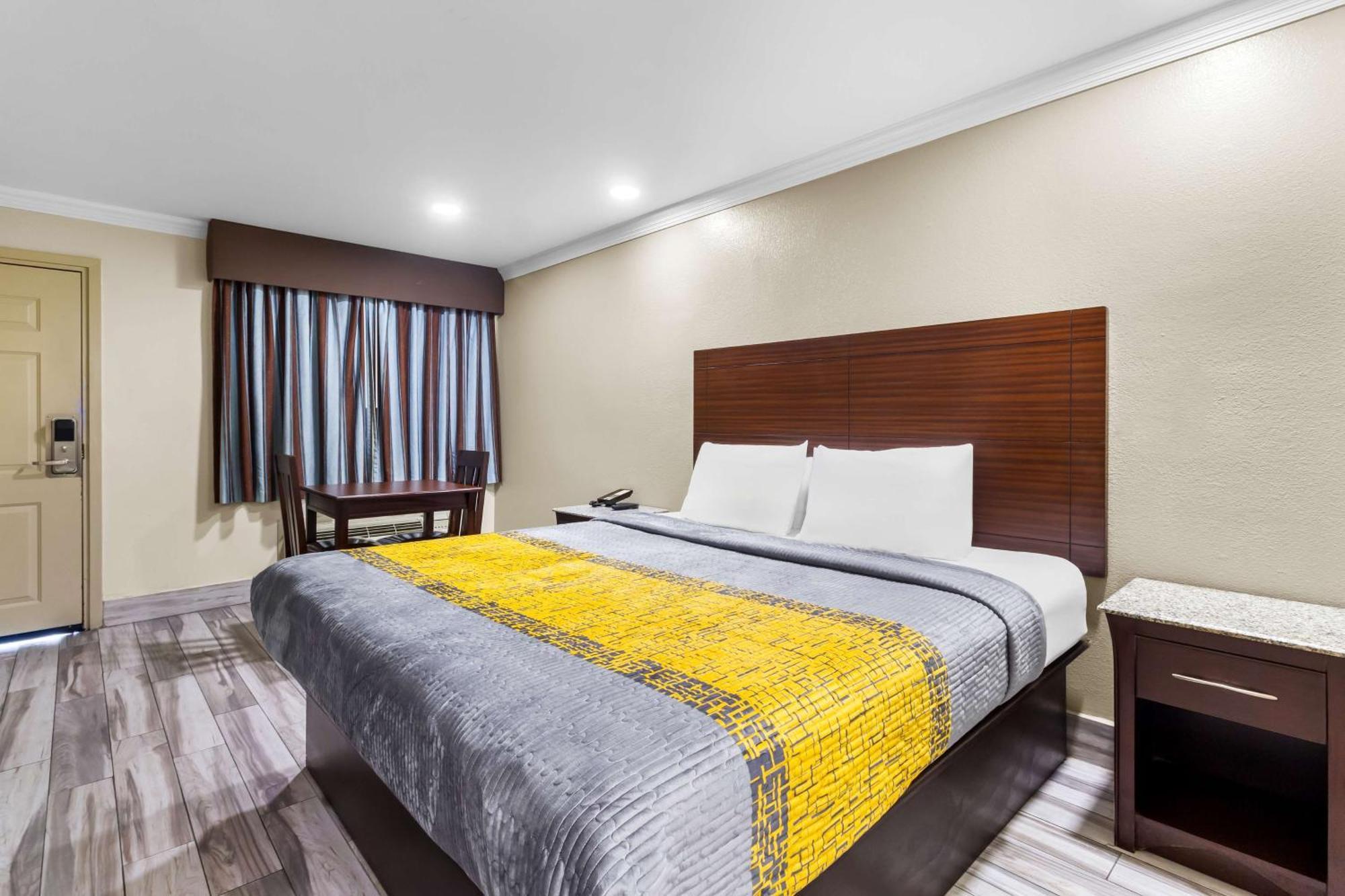 Americas Best Value Inn Houston Heights At I-45 Exteriér fotografie